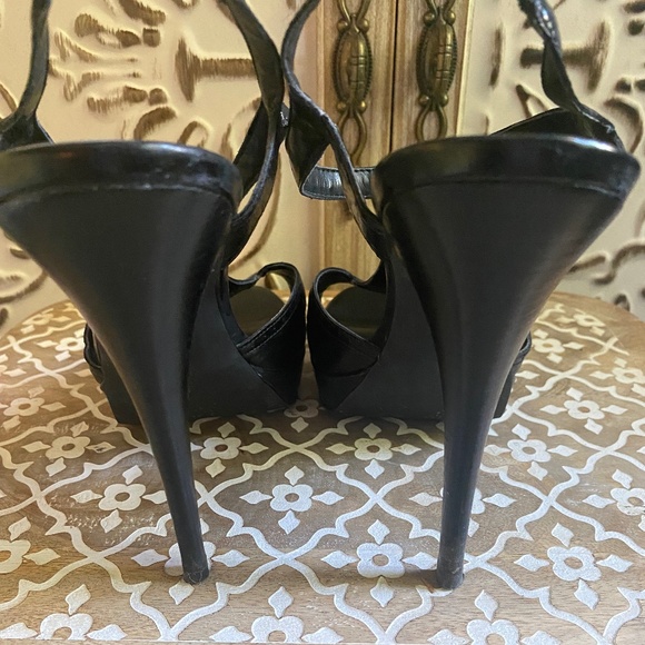 Eva & Zoe Black Leather T-Strap Shoes, Size 8 - Picture 4 of 12